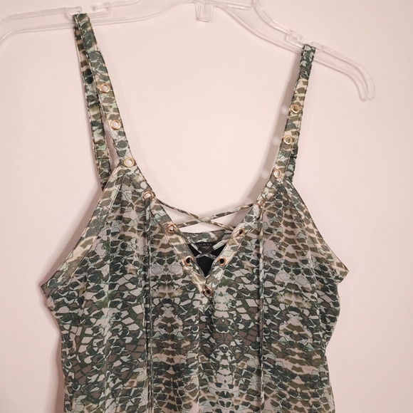 Guess green reptile printed tank top. Size XS - Picture 2 of 6